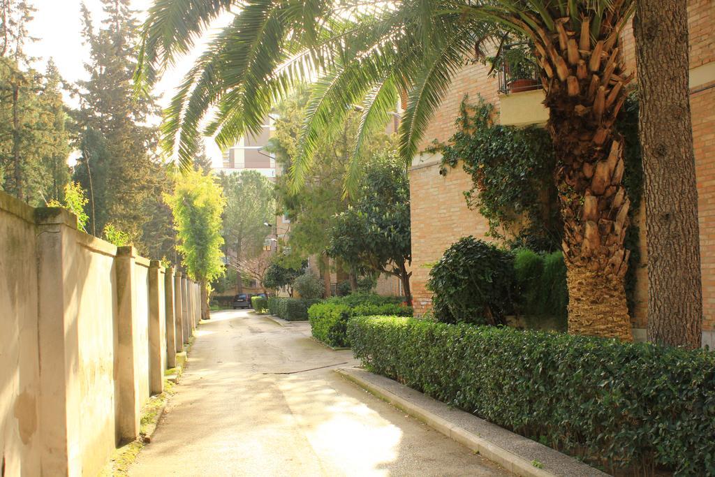 B&B Il Giardino In Citta - Parcheggio Privato Gratuito Foggia Exterior photo